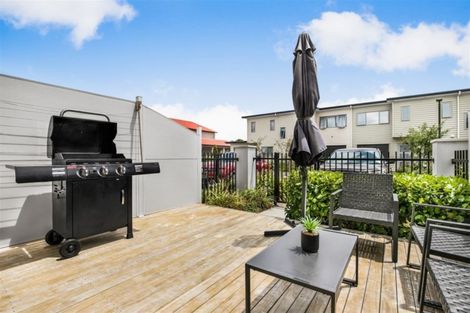 Photo of property in 32/11 Ray Small Drive, Papakura, 2110