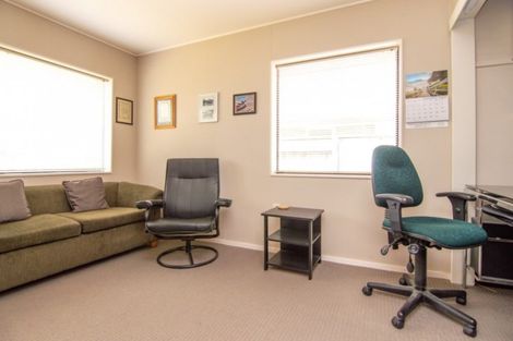 Photo of property in 8 Northbrook Court, Roslyn, Palmerston North, 4414