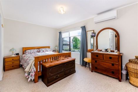 Photo of property in 62 Ruapehu Street, Paraparaumu, 5032