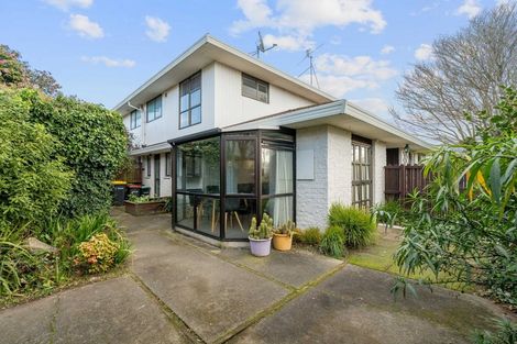Photo of property in 2 Ringwood Place, Avonhead, Christchurch, 8042