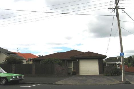 Photo of property in 2/17 Milford Road, Milford, Auckland, 0620