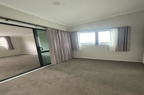 Photo of property in 3/485 Don Buck Road, Massey, Auckland, 0614