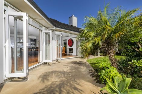 Photo of property in 2 Oscar Road, Greenhithe, Auckland, 0632