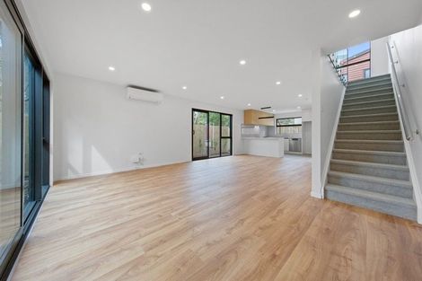 Photo of property in 41 Golf Road, New Lynn, Auckland, 0600