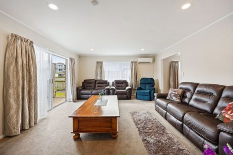 Photo of property in 1/242 Botany Road, Golflands, Auckland, 2013