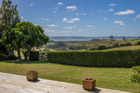 Photo of property in 115 Wilson Road, South Head, Helensville, 0874