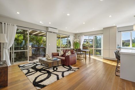 Photo of property in 5 Bintulu Place, Fairview Heights, Auckland, 0632