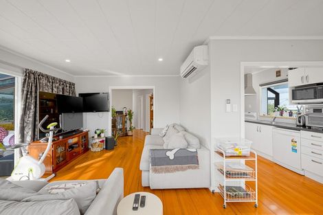Photo of property in 5 Edgewood Way, Henderson, Auckland, 0612