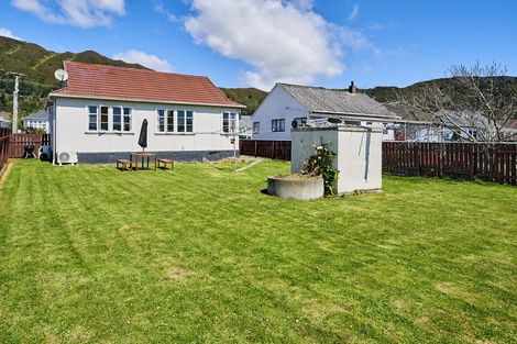 Photo of property in 125 Waddington Drive, Naenae, Lower Hutt, 5011