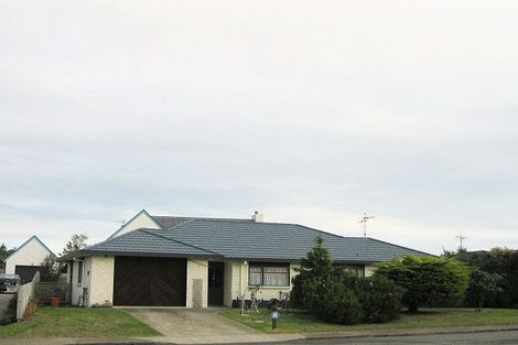 Photo of property in 18 Saint James Court, Paraparaumu, 5032