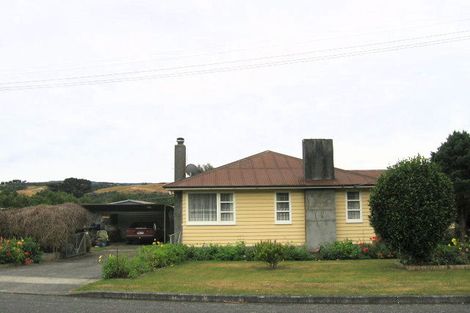 Photo of property in 2 Paton Street, Maymorn, Upper Hutt, 5018