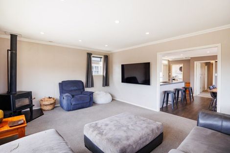 Photo of property in 2 Anzio Place, Awapuni, Palmerston North, 4412