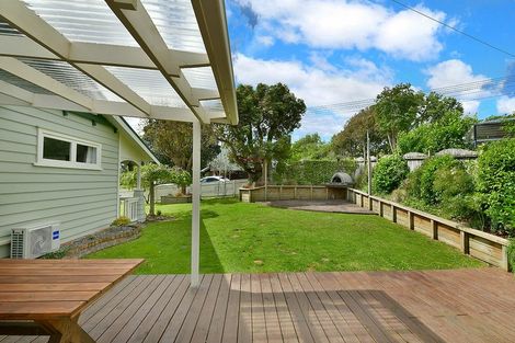 Photo of property in 2 St James Avenue, Helensville, 0800