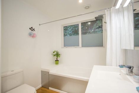 Photo of property in 24b Govind Grove, Ngaio, Wellington, 6035