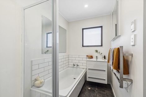 Photo of property in 11 Thatcher Crescent, Crofton Downs, Wellington, 6035