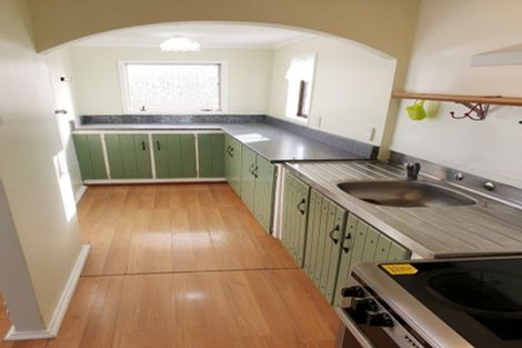 Photo of property in 1/856 East Coast Road, Northcross, Auckland, 0630