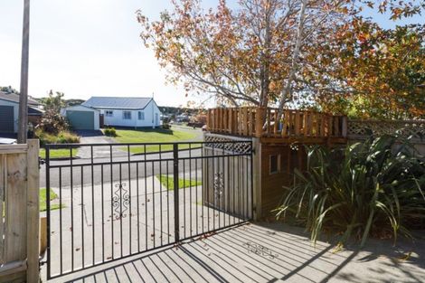 Photo of property in 27 Tiller Close, Kelvin Grove, Palmerston North, 4414