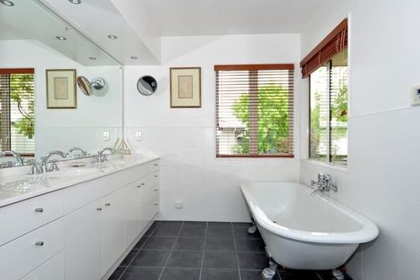 Photo of property in 25 Totara Street, Fendalton, Christchurch, 8041