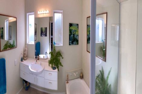 Photo of property in 2/71 Balmain Road, Birkenhead, Auckland, 0626