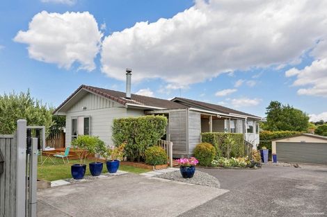 Photo of property in 57 Archmillen Avenue, Pakuranga Heights, Auckland, 2010