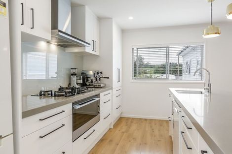 Photo of property in 19 Penton Road, Stanmore Bay, Whangaparaoa, 0932