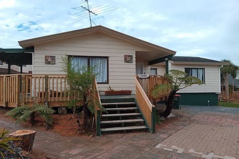 Photo of property in 15 Sandgate Avenue, Botany Downs, Auckland, 2010