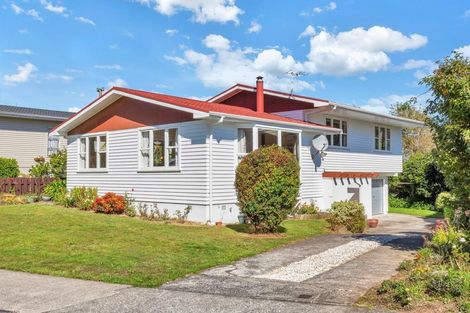 Photo of property in 11 Zande Terrace, Tawa, Wellington, 5028