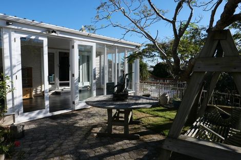 Photo of property in 75 Seaview Road, Paraparaumu Beach, Paraparaumu, 5032