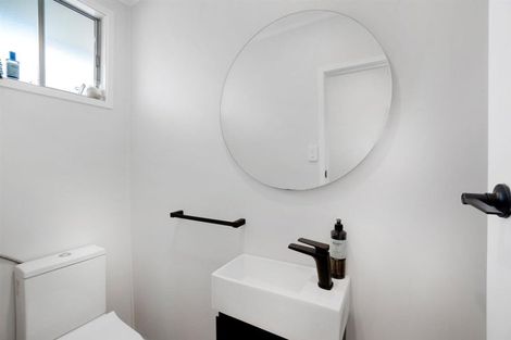 Photo of property in 35 Whaka Street, Maungaturoto, 0520