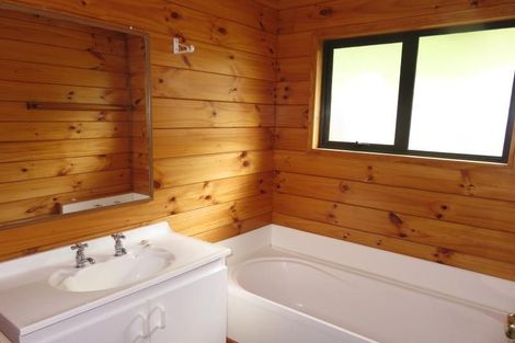 Photo of property in 4 Chastudon Place, Tawa, Wellington, 5028