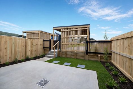 Photo of property in 2 Tarapuka Road, Kenepuru, 5022