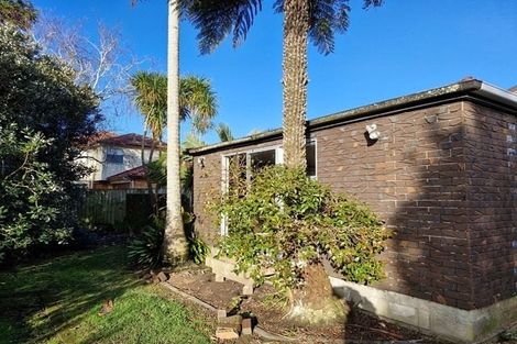 Photo of property in 3 Waters Place, New Lynn, Auckland, 0600
