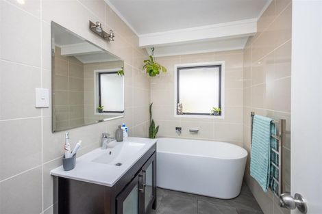 Photo of property in 13 Cromwell Drive, Fitzroy, Hamilton, 3206
