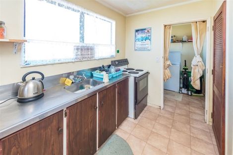 Photo of property in 38 Tongariro Street, Castlecliff, Wanganui, 4501