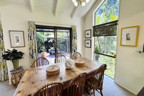 Photo of property in 11 Fitzpatrick Place, Chatswood, Auckland, 0626