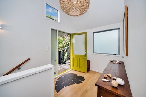 Photo of property in 21 Rayner Road, Piha, New Lynn, 0772