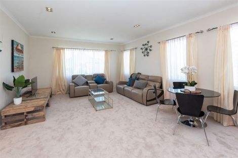 Photo of property in 8 Bilancia Place, Flat Bush, Auckland, 2016