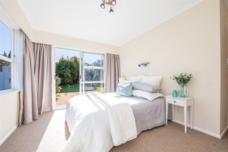 Photo of property in 1 Viscount Grove, Kelson, Lower Hutt, 5010