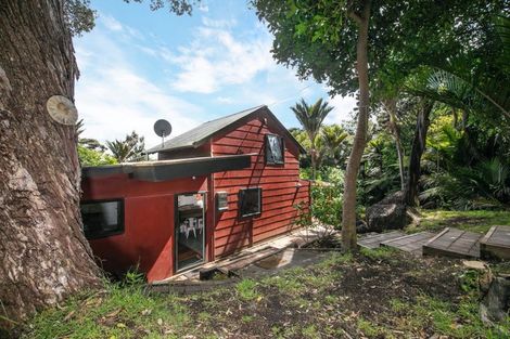 Photo of property in 53 Rayner Road, Piha, New Lynn, 0772