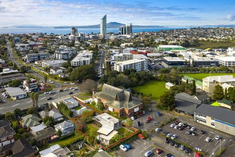 Photo of property in 10 Taharoto Road, Takapuna, Auckland, 0622