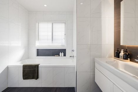 Photo of property in 82 Williams Street, Cambridge, 3434