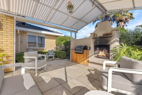 Photo of property in 16 Chippewa Place, Conifer Grove, Takanini, 2112