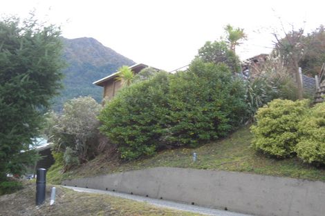 Photo of property in 1 Mckerrow Place, Sunshine Bay, Queenstown, 9300