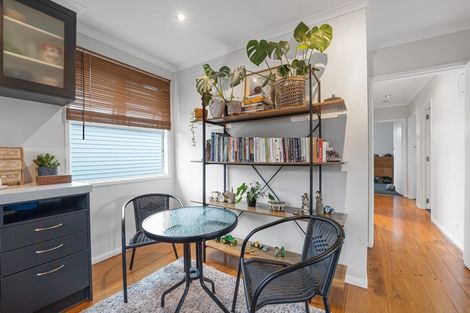 Photo of property in 10 Heaphy Street, Westown, New Plymouth, 4310