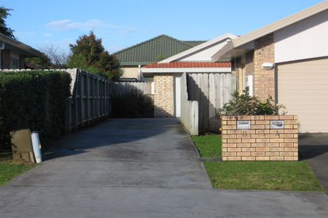 Photo of property in 2/13 Ballycullanie Place, Dannemora, Auckland, 2016