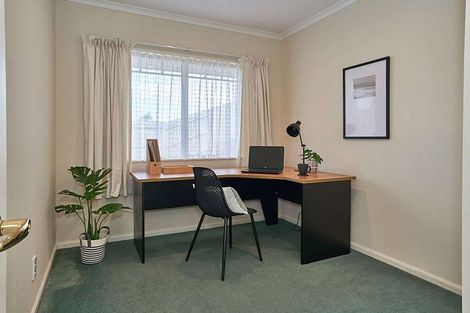 Photo of property in 21 Rothesay Place, Highbury, Palmerston North, 4412