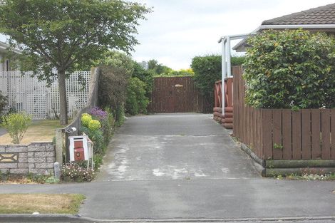 Photo of property in 2/6 Heathglen Avenue, Parklands, Christchurch, 8083