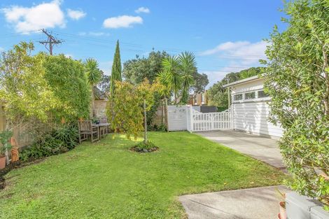 Photo of property in 18 Riverlea Avenue, Pakuranga, Auckland, 2010