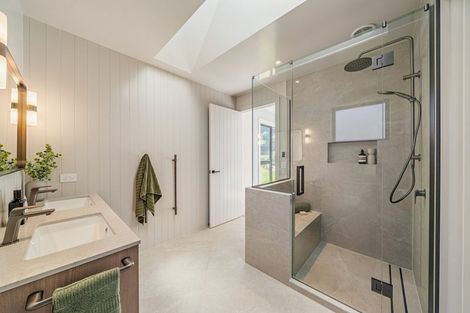 Photo of property in 405a Paekakariki Hill Road, Paekakariki Hill, Porirua, 5381