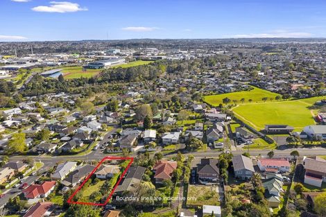 Photo of property in 24 School Road, Te Atatu South, Auckland, 0610